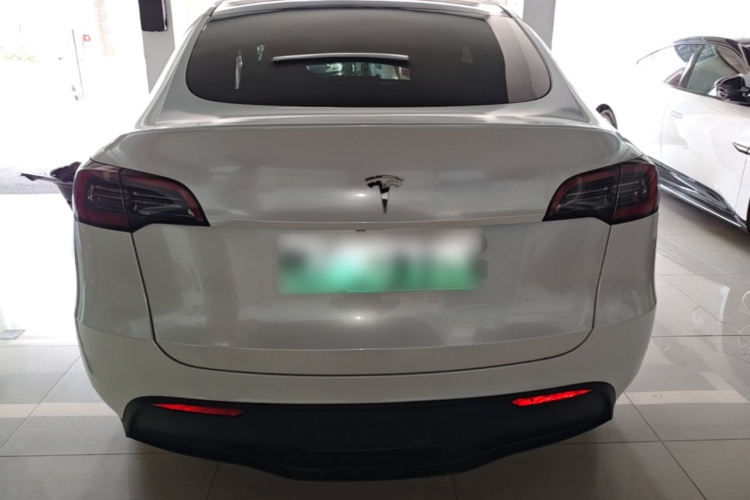 Tesla Model Y 2022 car image #4