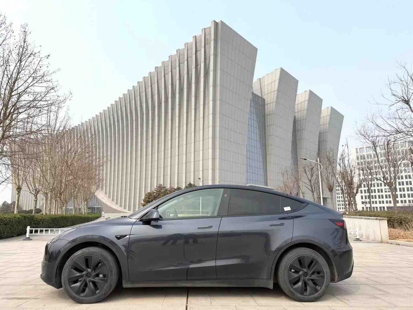 Tesla Model Y 2024 car image #3