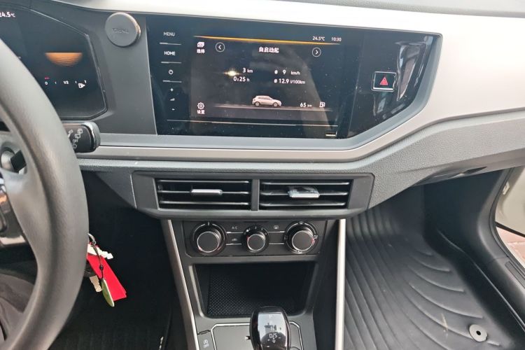 Volkswagen Polo 2023 car image #13