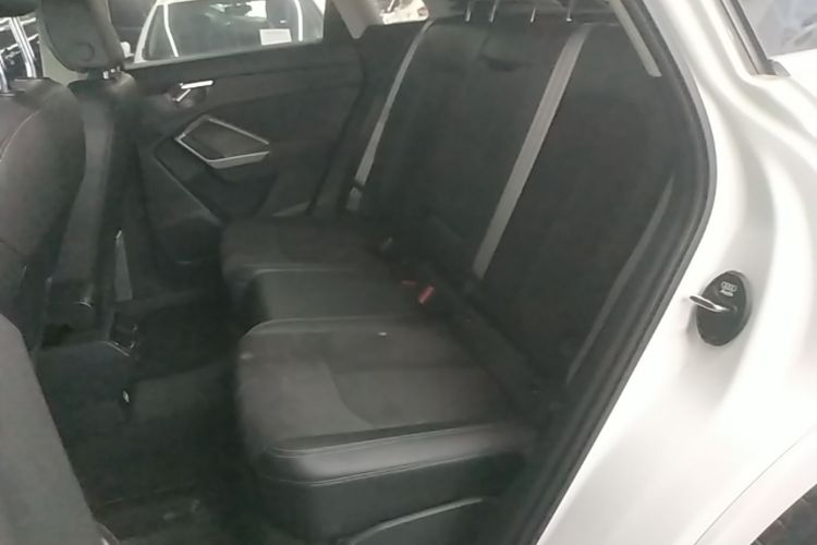 Audi Q3 2021 car image #13