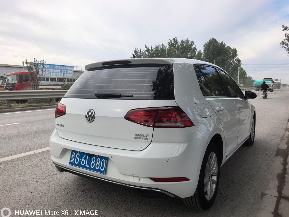 Volkswagen Golf 2019 car image #9