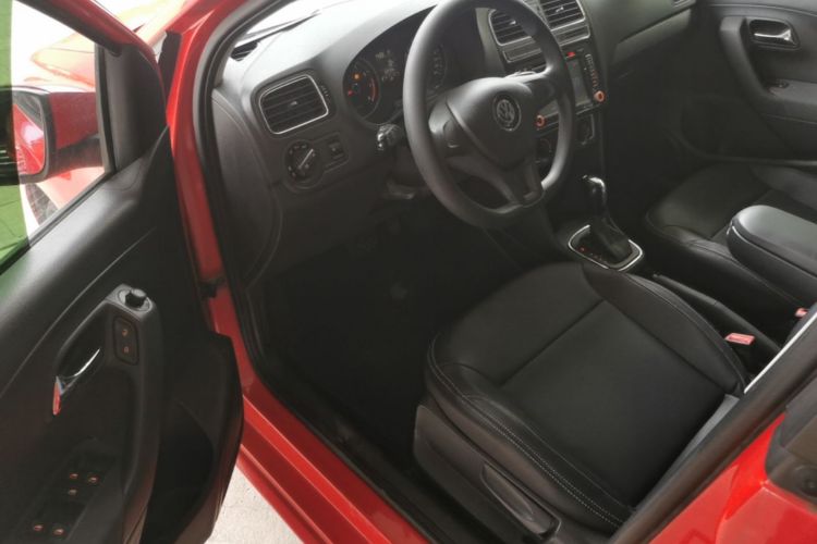 Volkswagen Polo 2014 car image #15
