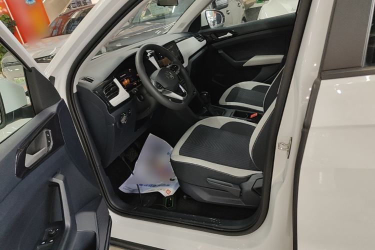 Volkswagen Tharu 2024 car image #15