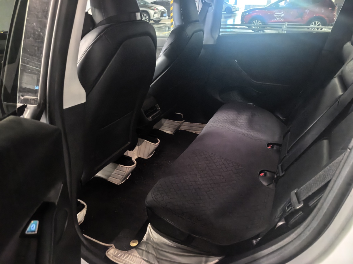 Tesla Model Y 2023 #4 Tesla Model Y 2023 car image #4