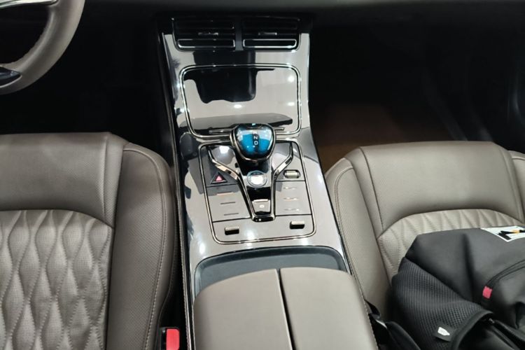 BYD Han 2023 car image #14