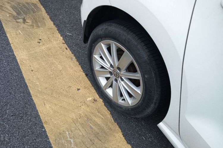 Volkswagen Polo 2015 car image #10