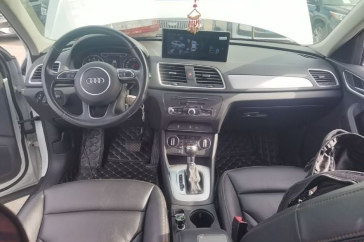 Audi Q3 2017 car image #10
