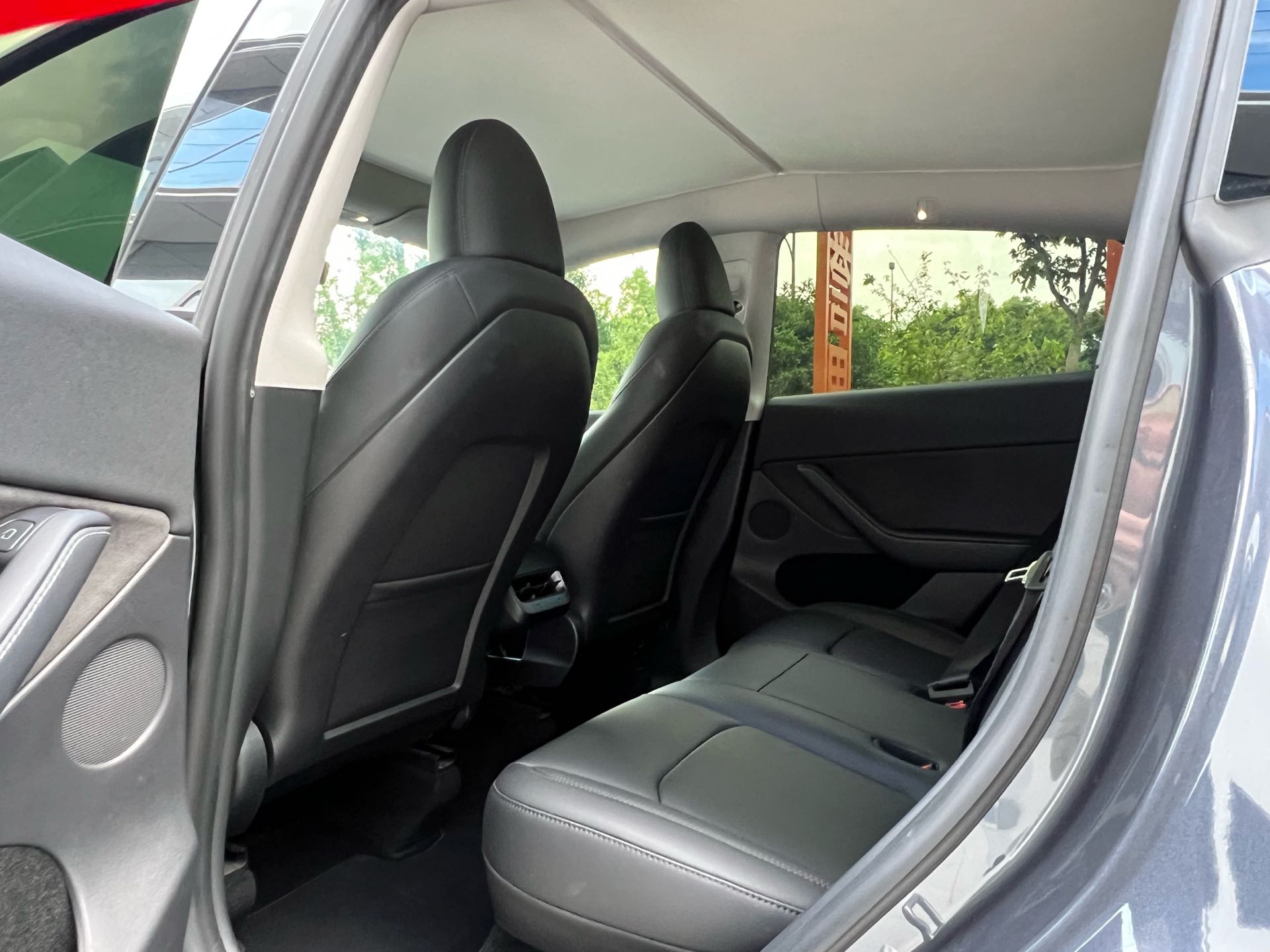 Tesla Model Y 2023 car image #8