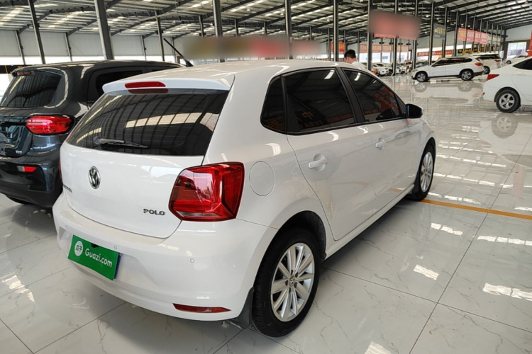 Volkswagen Polo 2015 car image #7
