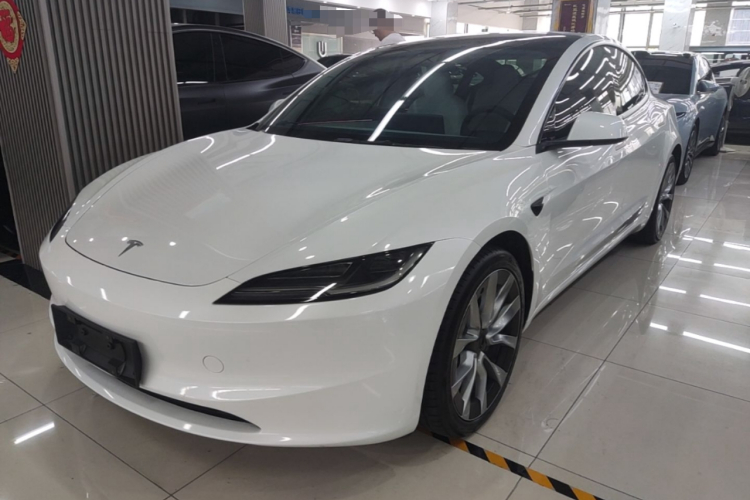 Tesla Model 3 2025 #2 Tesla Model 3 2025 car image #2