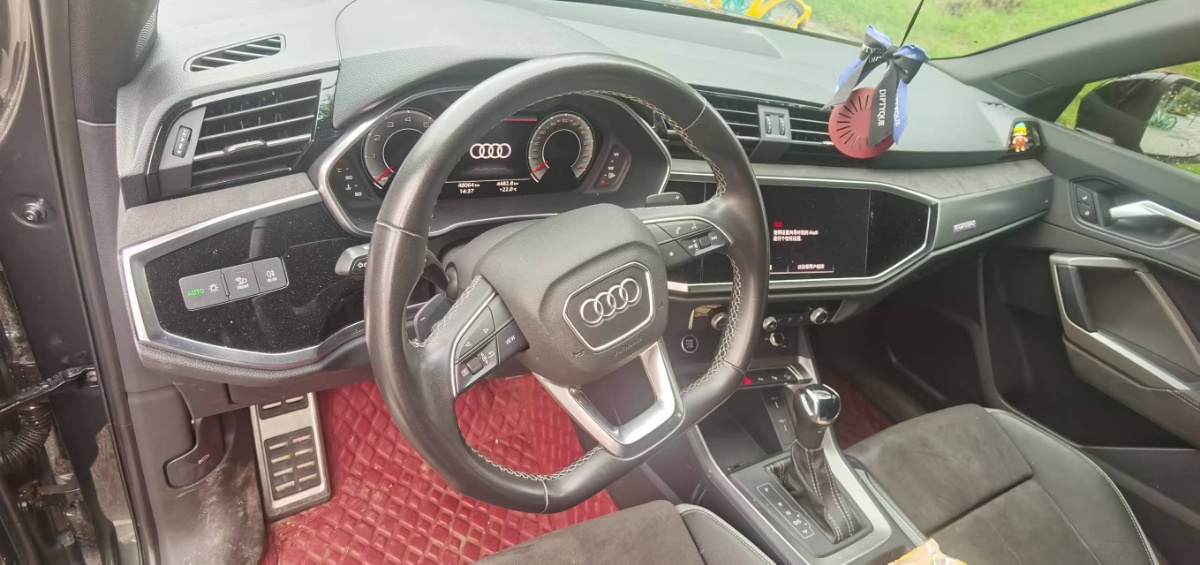 Audi Q3 2023 car image #6