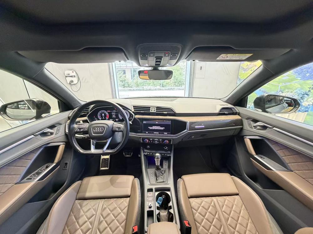 Audi Q3 2023 car image #13