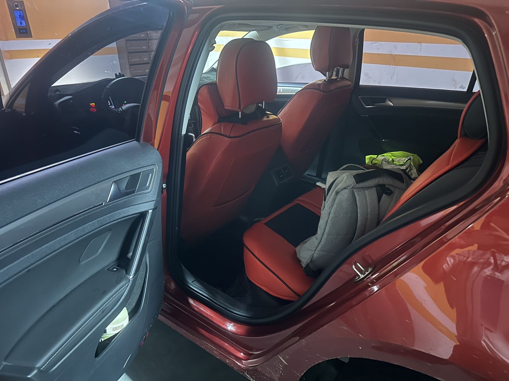 Volkswagen Golf 2018 car image #4