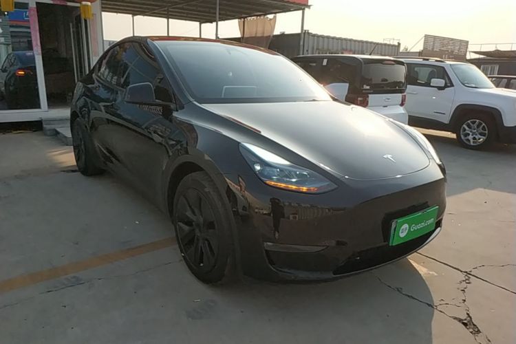 Tesla Model Y 2024 #4 Tesla Model Y 2024 صورة سيارة #4
