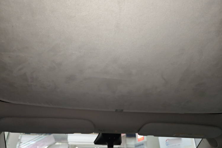 Tesla Model Y 2023 car image #18