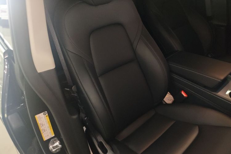 Tesla Model Y 2025 car image #25