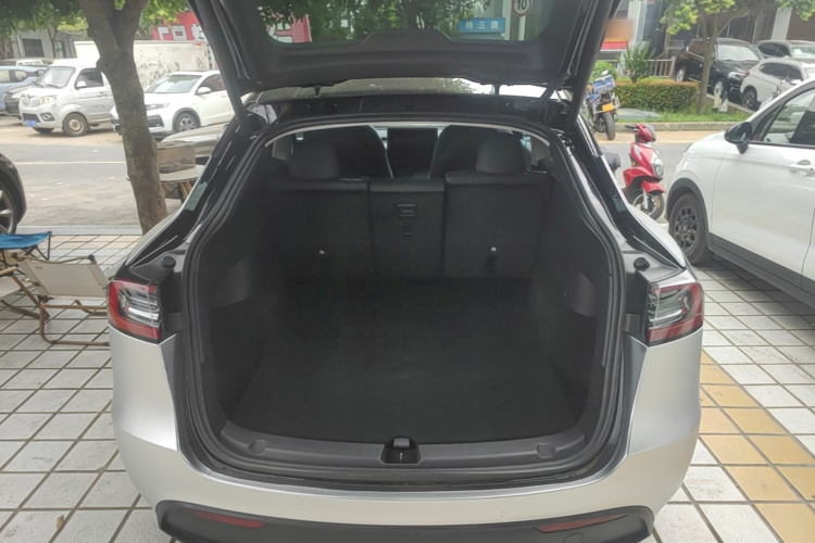 Tesla Model Y 2023 #19 Tesla Model Y 2023 car image #19