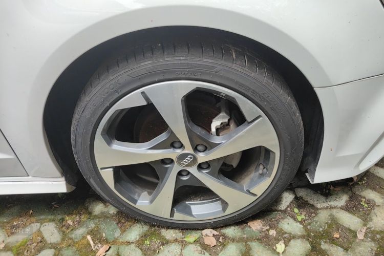 Audi A3 2019 car image #9