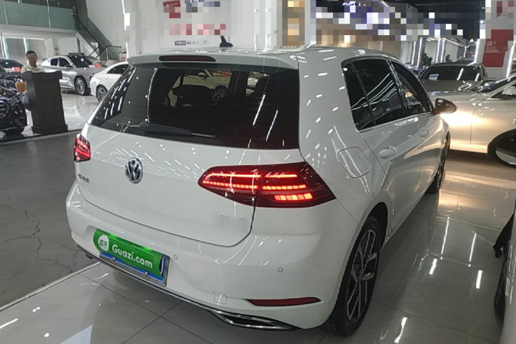 Volkswagen Golf 2019 car image #7