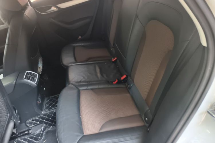 Audi Q3 2018 car image #10