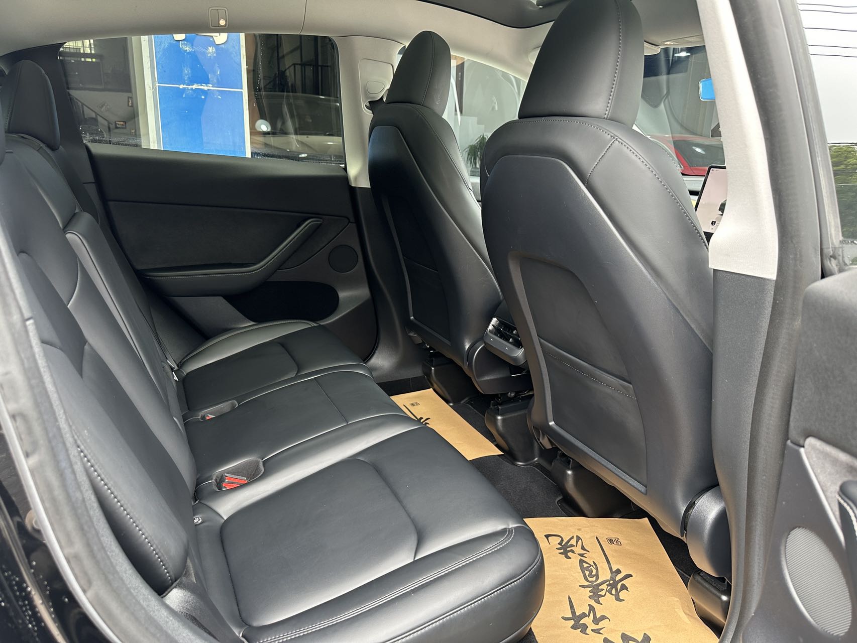 Tesla Model Y 2023 #8 Tesla Model Y 2023 car image #8