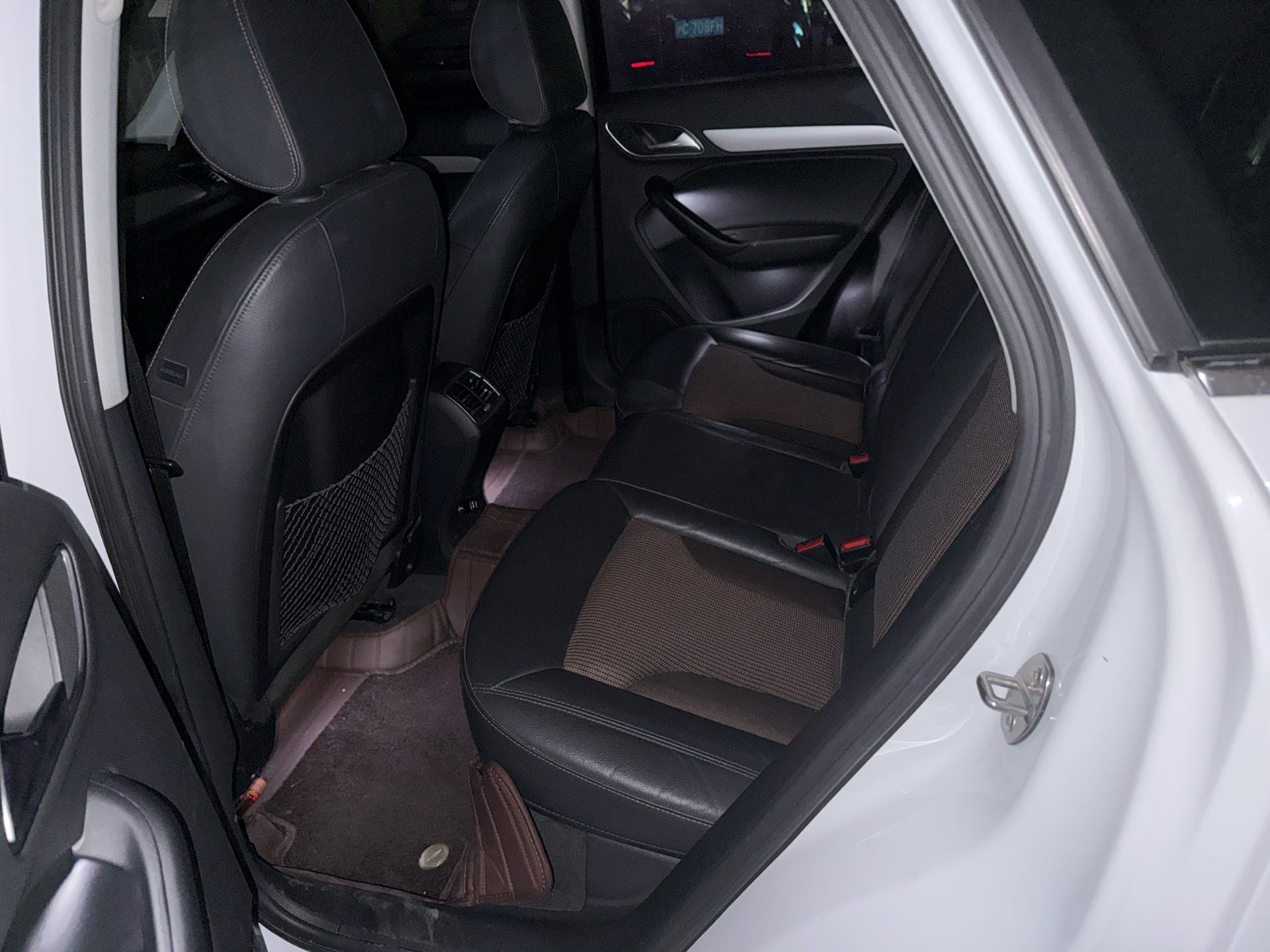 Audi Q3 2019 car image #2