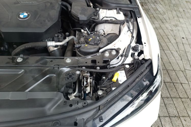 BMW 3 Series 2024 immagine di auto #23