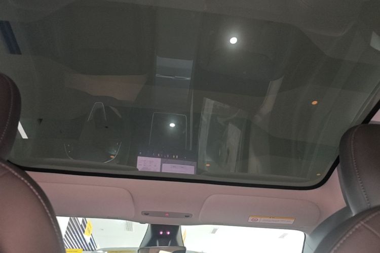 Tesla Model Y 2025 #18 Tesla Model Y 2025 car image #18