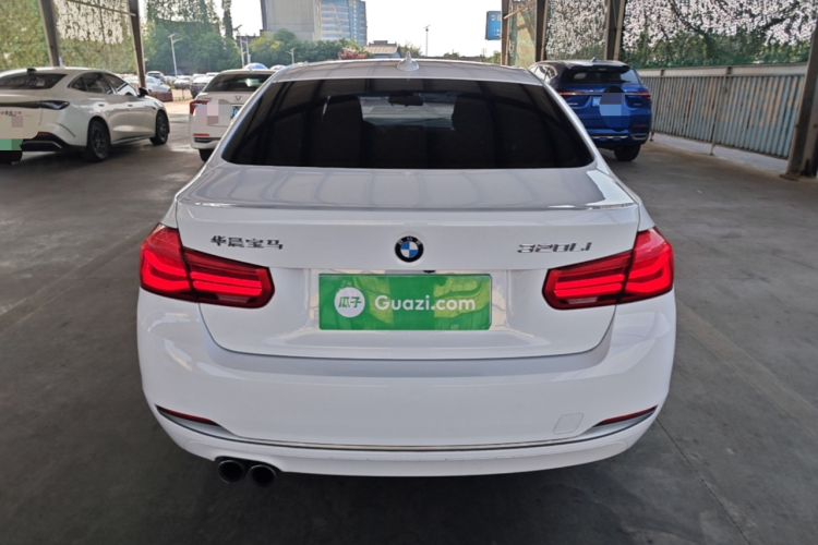 BMW 3 Series 2018 car image #6