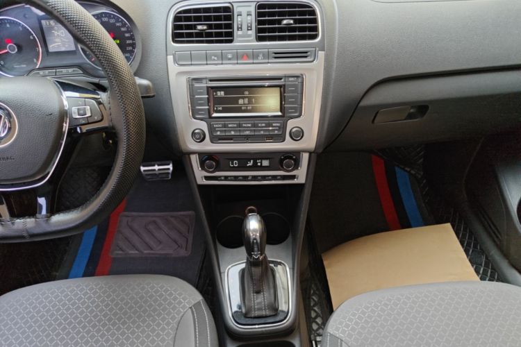 Volkswagen Polo 2016 car image #13