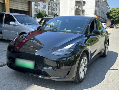 Tesla Model Y 2023 car image 