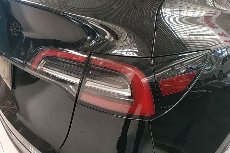 Tesla Model Y 2023 #8 Tesla Model Y 2023 car image #8