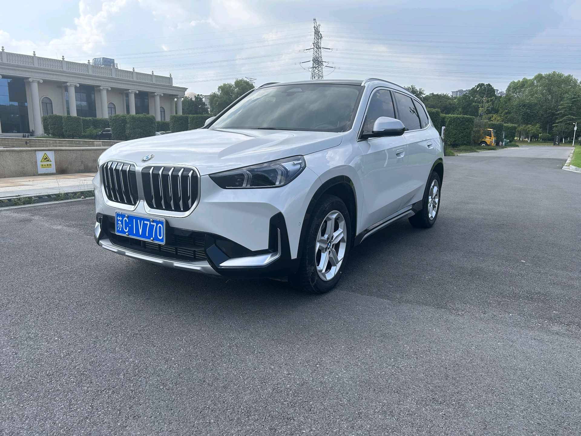 BMW X1 2023 car image 