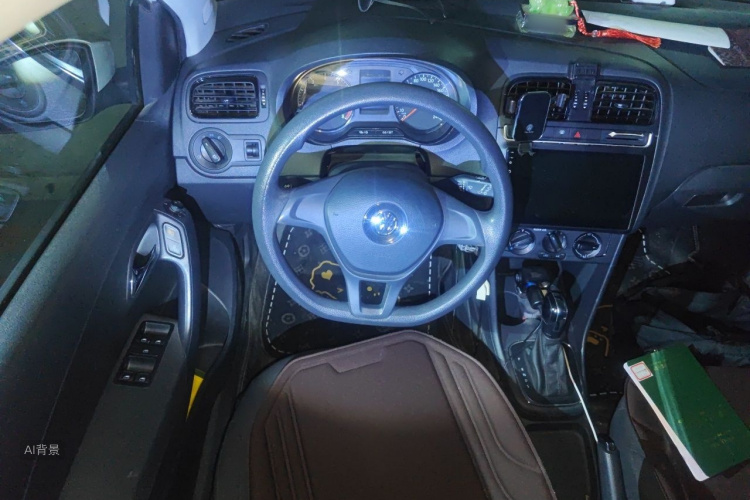 Volkswagen Polo 2018 car image #12