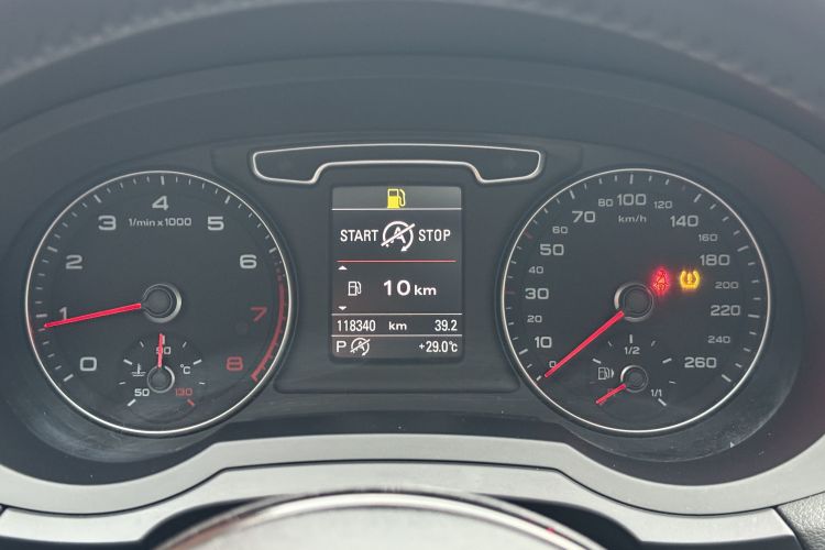 Audi Q3 2016 car image #13