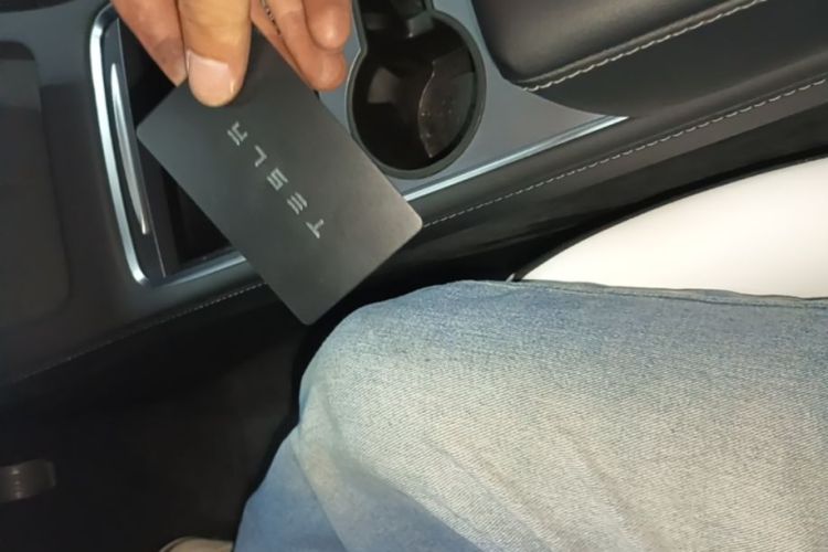 Tesla Model 3 2022 car image #9