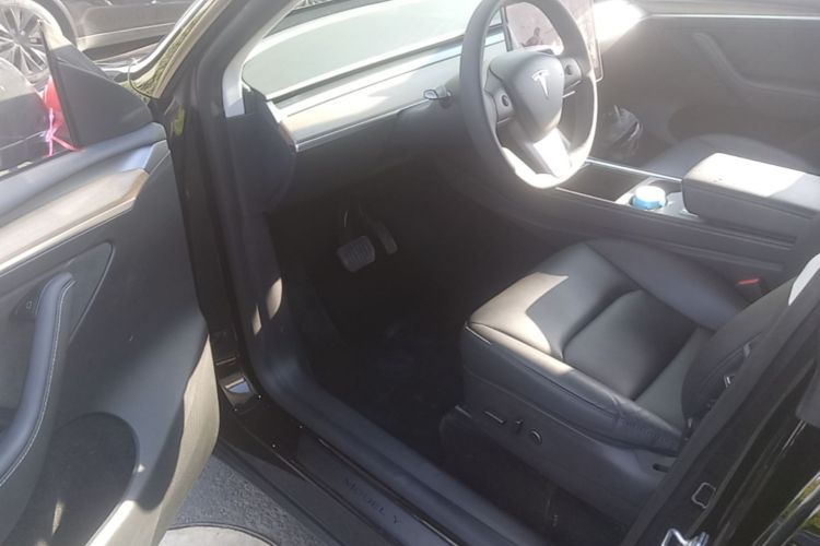 Tesla Model Y 2021 #16 Tesla Model Y 2021 car image #16