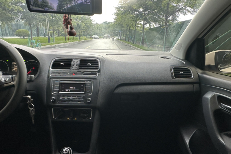 Volkswagen Polo 2016 #14 Volkswagen Polo 2016 car image #14