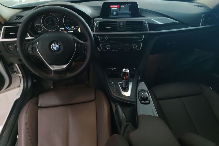 BMW 3 Series 2018 صورة سيارة #11