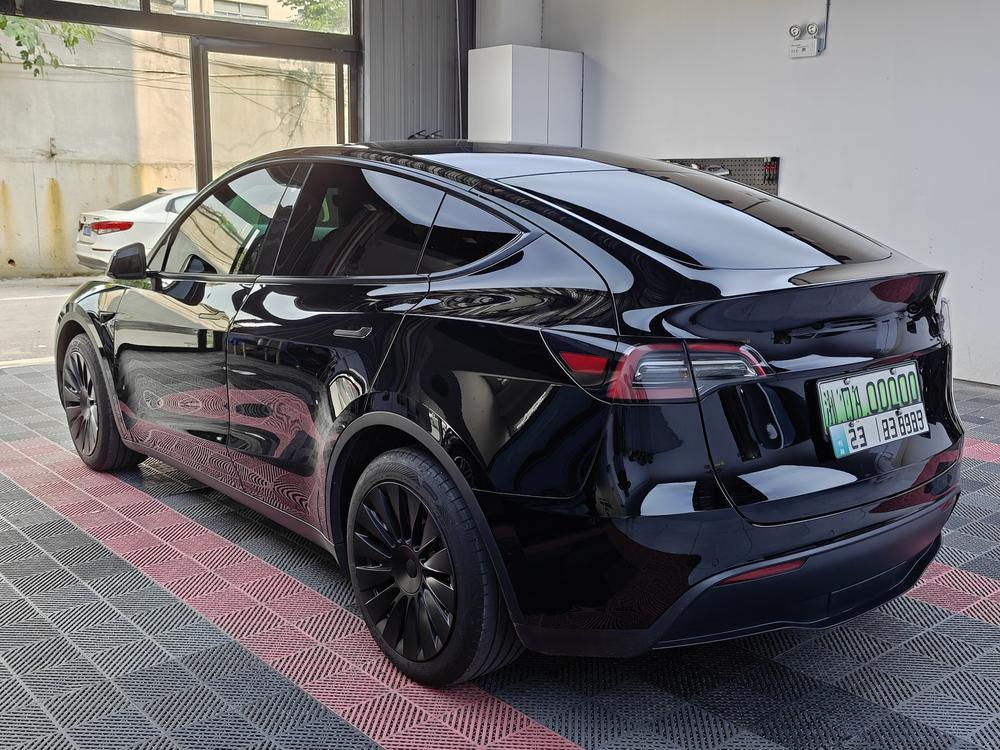 Tesla Model Y 2021 #4 Tesla Model Y 2021 car image #4