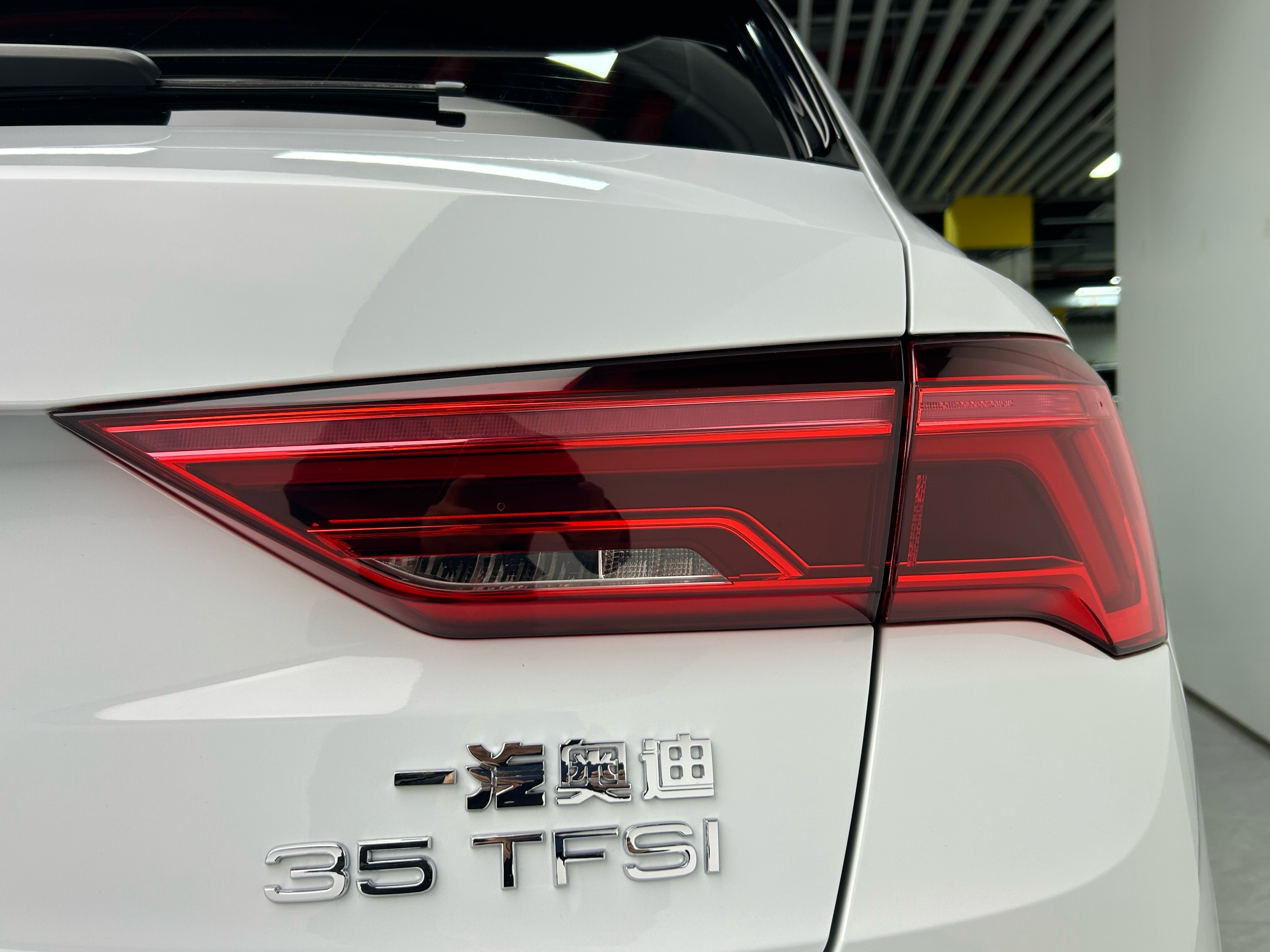 Audi Q3 2020 car image #16