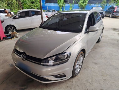Volkswagen Golf 2018 car image 