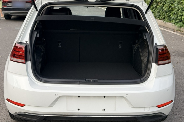 Volkswagen Golf 2020 car image #27