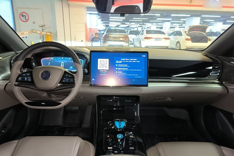 BYD Han 2023 car image #10