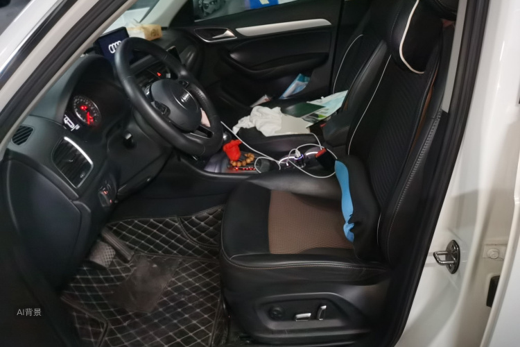Audi Q3 2019 car image #17
