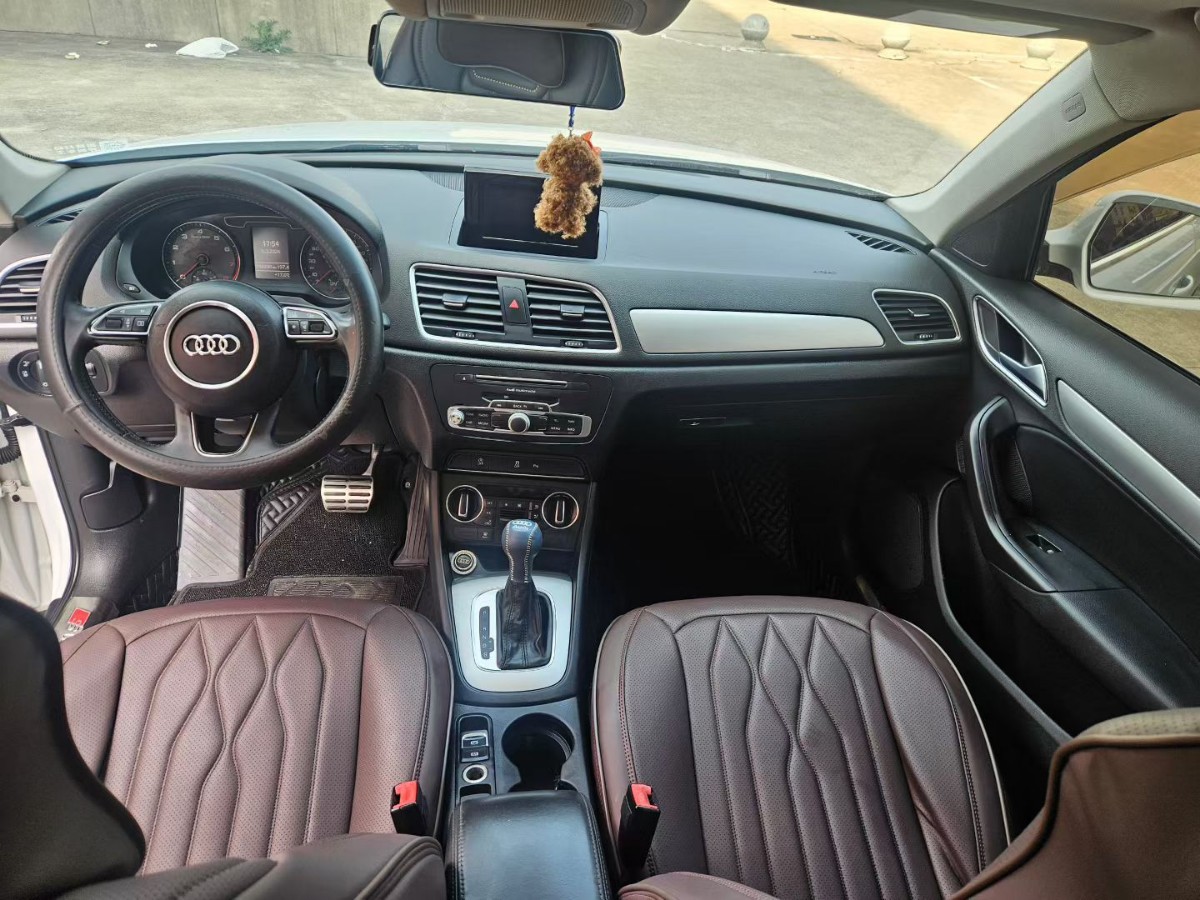 Audi Q3 2016 car image #8