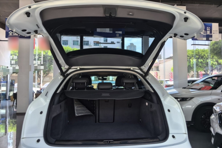 Audi Q3 2017 car image #19