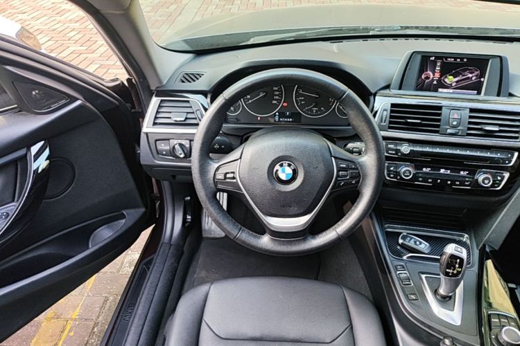 BMW 3 Series 2017 #11 BMW 3 Series 2017 car image #11