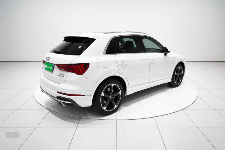 Audi Q3 2023 car image #7