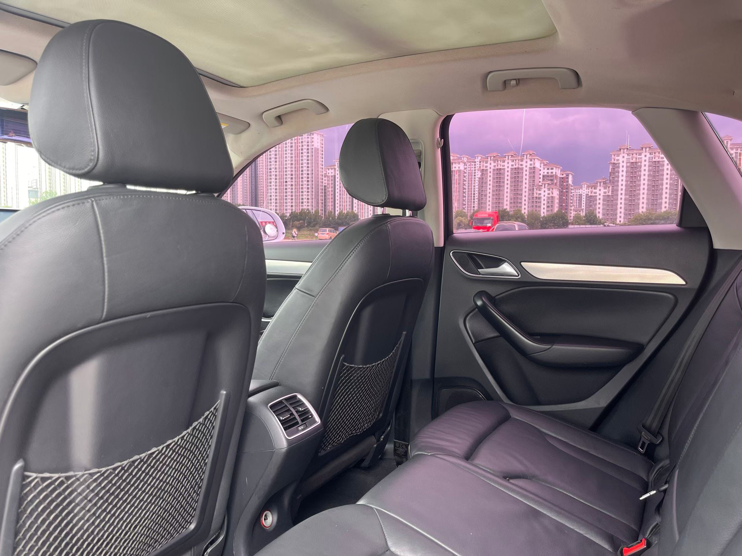 Audi Q3 2014 car image #8